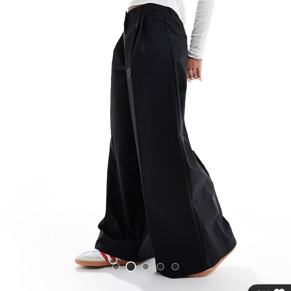 Collusion wide leg baggy tailored pants in black - Picture 3 of 13